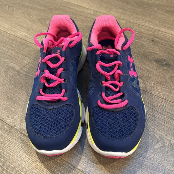 NWOT - Under Armour Women’s size 8 Sneakers - Picture 3 of 5